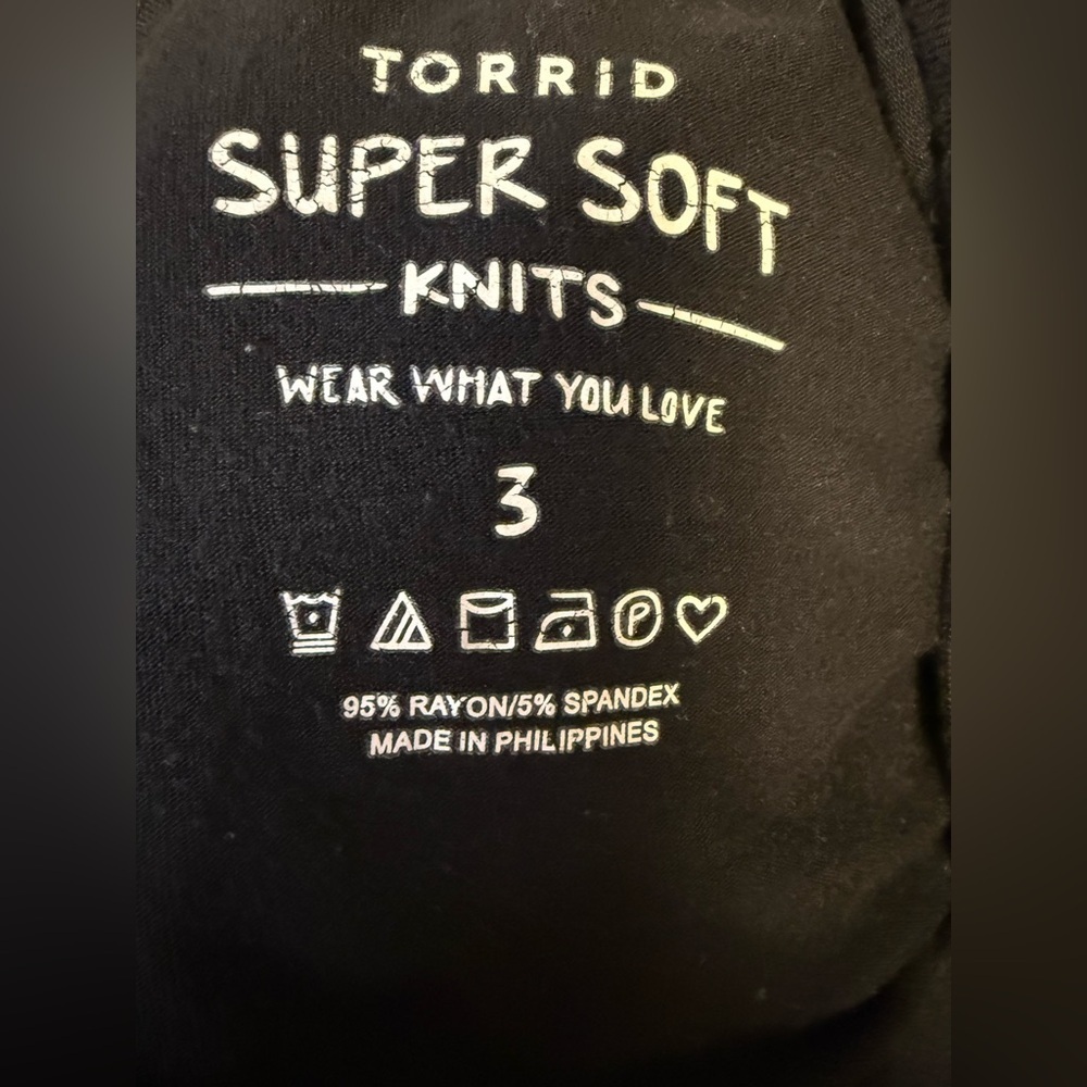 Torrid Super Soft Knits Size 3 Black Buttons Open Back Short Sleeve Tunic Top - Picture 6 of 6